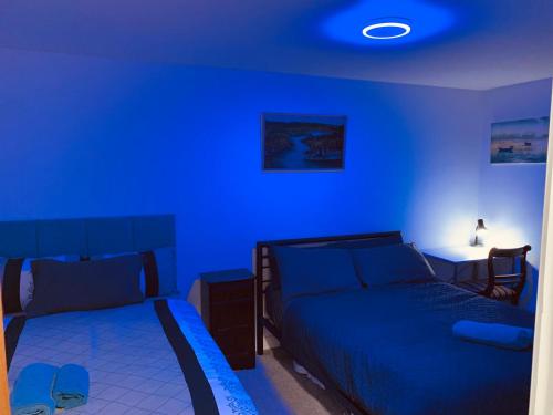 Bloom Court -Sleeps 6-Free Parking with Workspace & High-Speed WiFi photo 12