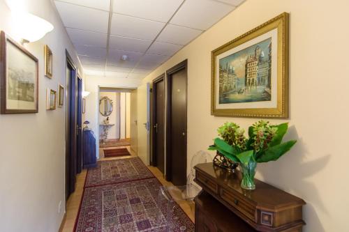 a hallway with a painting on the wall and a table at Hotel della Vittoria in Ancona
