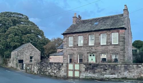 Gallery image of The Snug- A beautiful and characterful property connected to a historic Georgian Manor House in Overton