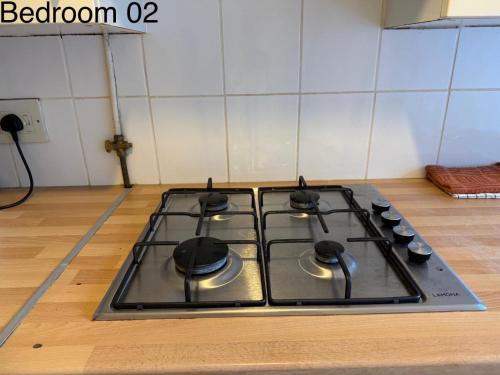 a stove top oven sitting on top of a kitchen floor at 5 Brunswick St - Bedroom 02 downstairs in Bristol