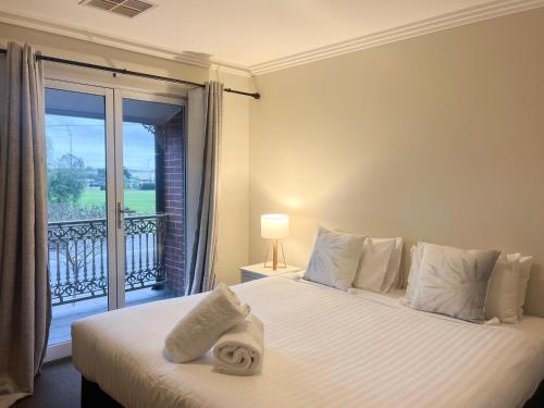 Katil atau katil-katil dalam bilik di CBD 2 Bedroom Gem