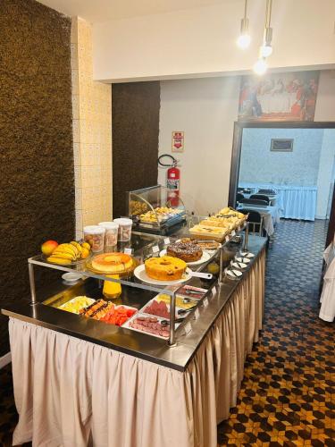 a buffet line with many different types of food at Hotel Ponta Grossa São Marcos in Ponta Grossa
