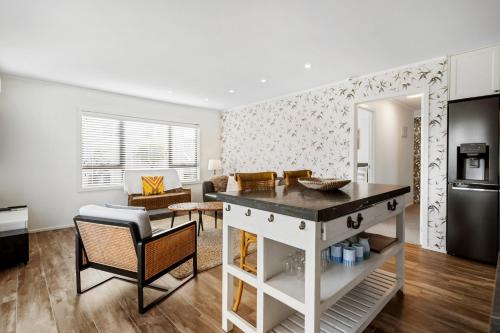 Kuchyň nebo kuchyňský kout v ubytování Maraetai Beach house
