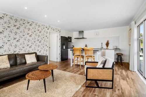 Kuchyň nebo kuchyňský kout v ubytování Maraetai Beach house