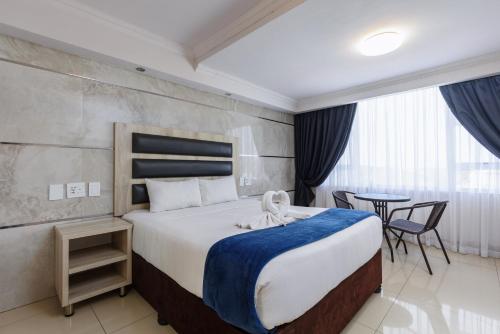 Postel nebo postele na pokoji v ubytování Bayside Taj Hotel