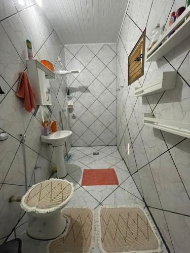 a small bathroom with a sink and a toilet at Sobrado Beira da Mata in Pirenópolis