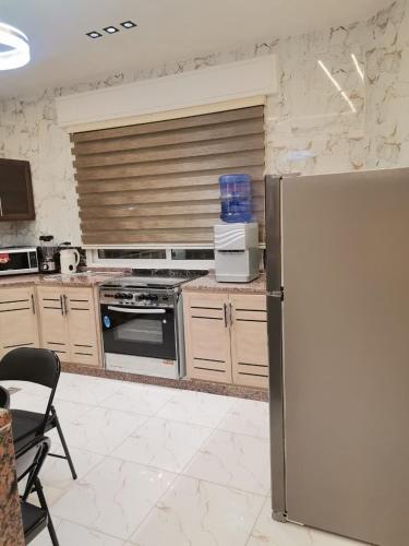 Η κουζίνα ή μικρή κουζίνα στο دار عدنان للشقق الفندقية المفروشة