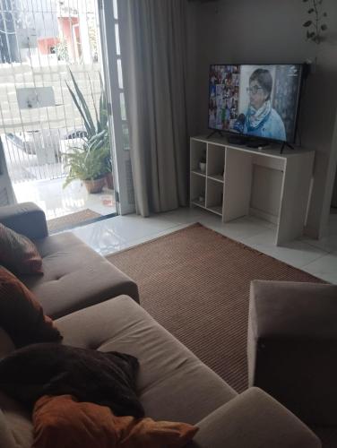 TV i/ili multimedijalni sistem u objektu Casa Aconchante
