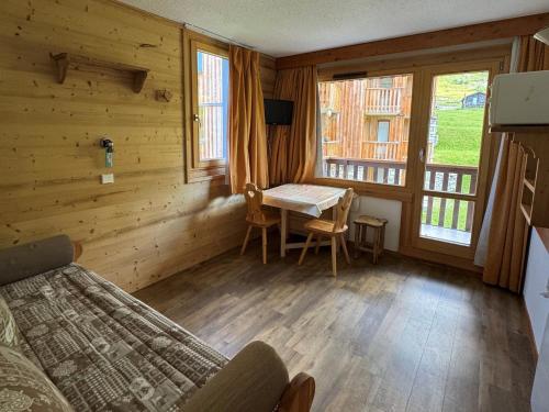 Studio chaleureux 2 pers, skis aux pieds, balcon, vue pistes