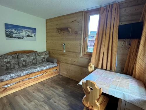 Studio chaleureux 2 pers, skis aux pieds, balcon, vue pistes
