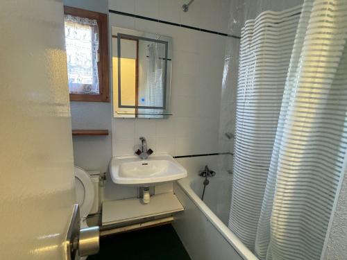 Studio chaleureux 2 pers, skis aux pieds, balcon, vue pistes