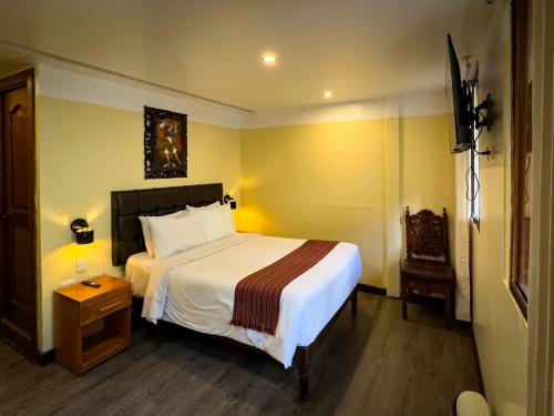 a hotel room with a bed and a television at Santuario Machupicchu in Machu Picchu