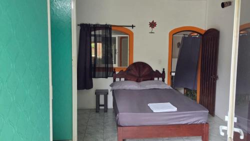a bedroom with a bed in a room at Cukui Hostel & Coffeeshop in Puerto Ángel