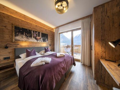 เตียงในห้องที่ Chalet in Neukirchen with ski access