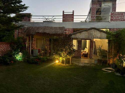 Κήπος έξω από το Shakun homes