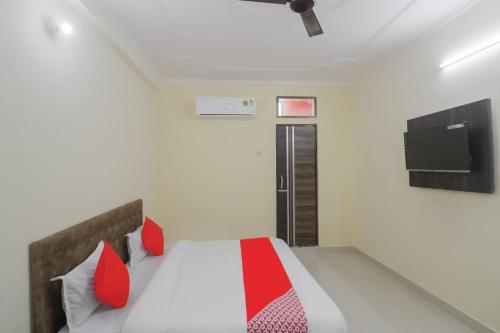 Televisyen dan/atau pusat hiburan di HOTEL O R.K. INN