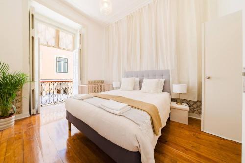 Luxury 5BR Apt Central Lisbon, Castle Views wAC