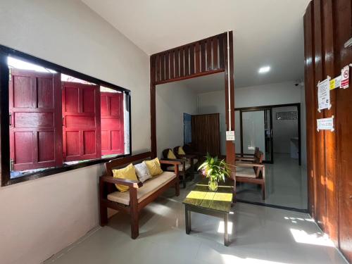 Un lugar para sentarse en Pa Kham hostel