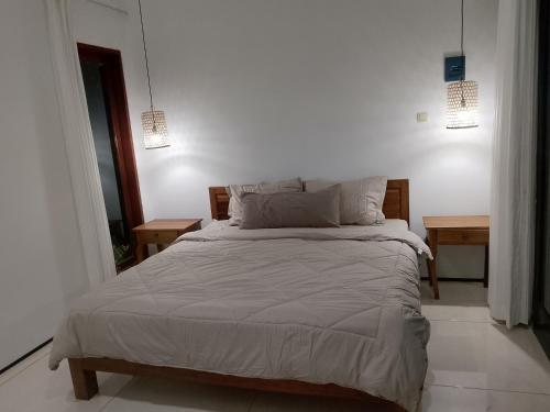 Un ou plusieurs lits dans un hébergement de l'établissement Lovina villa cinta