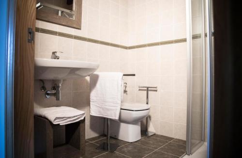 a bathroom with a sink and a toilet at Hotel Mariñerune in Mungia