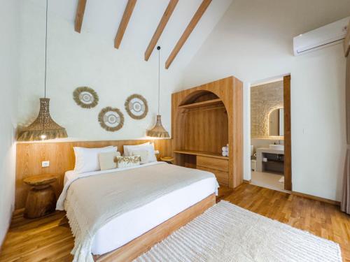 Postel nebo postele na pokoji v ubytování Two Bedroom Private Pool Villa Batukaru