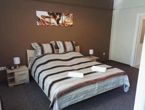 Adél Apartman 6900 Makó, Makovecz tér 2/a b.lh. 1.em 1.a kép - 3