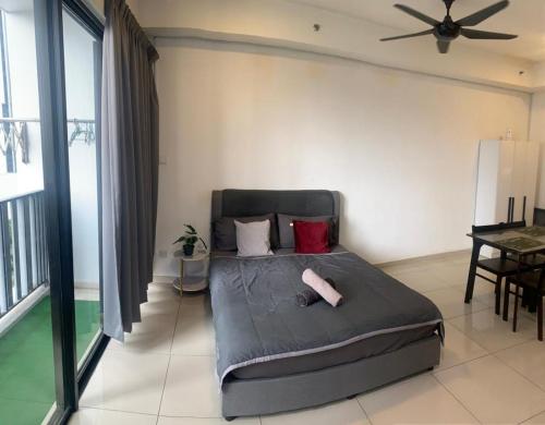 a bedroom with a bed and a ceiling fan at cozy isoho shah alam in Shah Alam