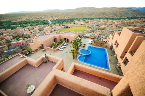 an aerial view of a villa with a swimming pool at Hotel Xaluca Dades in Boumalne