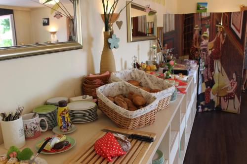 a kitchen counter with baskets of bread and plates at Pension Krakolinig in Pörtschach am Wörthersee