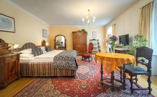 TV a/nebo společenská místnost v ubytování Red Lion Hotel