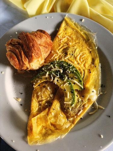 Makanan di atau berdekatan hotel