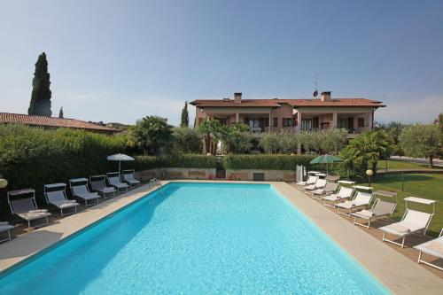 Afbeelding uit fotogalerij van Corte degli Olivi Appartamenti in Manerba del Garda