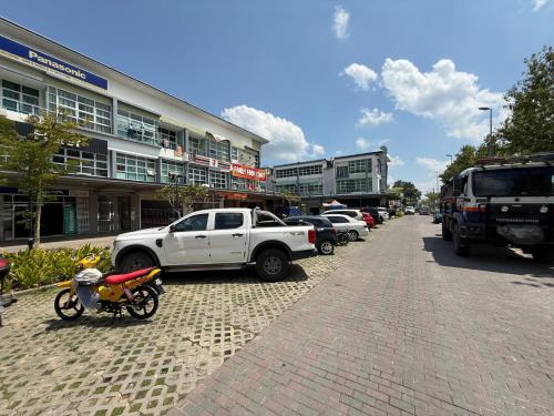 a white truck parked on the side of a street at OYO 91193 Hi Inn Sibu Jaya in Sibu