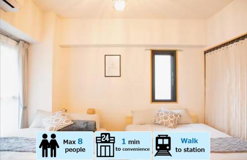 a bedroom with a bed and a window and two posters at SN3A 大須徒歩10分 TV,パソコンなど設備充実 木の温もりあるナチュラルな部屋 8人可 10-minute walk to Osu Fully equipped with TV, PC, etc Natural wooden warm rooms Accommodates 8 people in Nagoya
