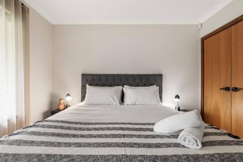 Cama o camas de una habitación en Prowse Beach House - Family Fun & Ocean Adventures