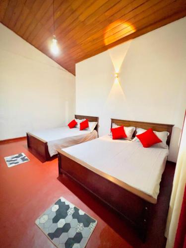 Postel nebo postele na pokoji v ubytování Cozy Nest Home Stay