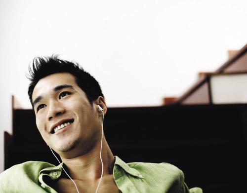 a young man wearing ear buds and wearing headphones at Holiday Inn & Suites Tianjin Downtown by IHG in Tianjin