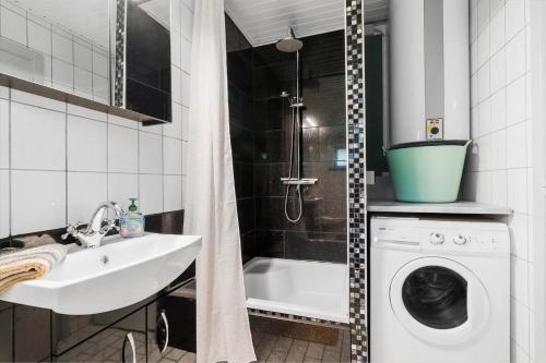 a bathroom with a sink and a washing machine at JB162-Fjerritslev-Ronnevej-4 in Fjerritslev