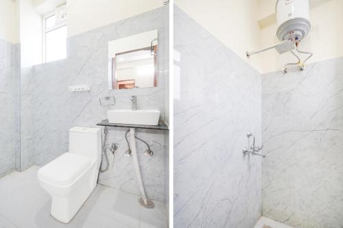 Un baño de Hotel O Radha Residency