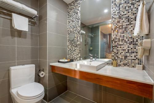 Et badeværelse på Royal Lotus Hotel Danang