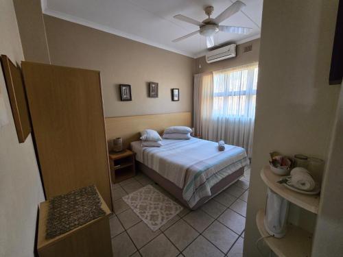 Postel nebo postele na pokoji v ubytování Mzimayi River Lodge