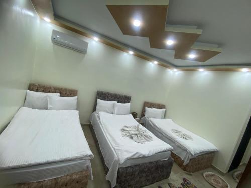 Cama o camas de una habitación en Alaaeldein Golden Pyramids
