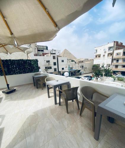 Un balcón o terraza de Alaaeldein Golden Pyramids