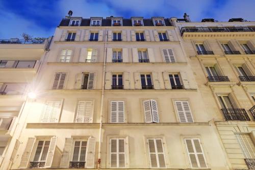 Elegant bright studio in prestigious 7th arrondissement