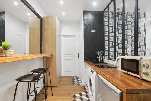 Elegant bright studio in prestigious 7th arrondissement