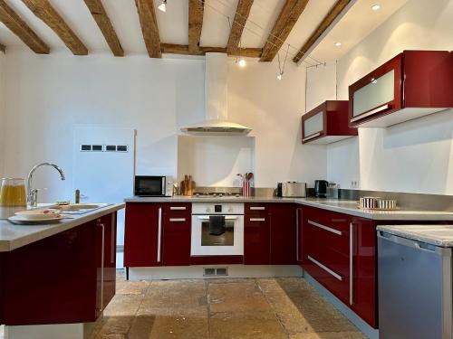 Kuchyň nebo kuchyňský kout v ubytování Maison cosy à côté de Beaune