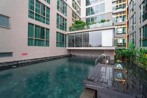 a swimming pool in the middle of a building at Amazing Apartment with Pool 1BR Near Bazaar in Chiang Mai