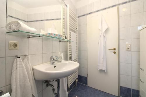 Ένα μπάνιο στο Haus Ostseeallee 32b Fewo 5