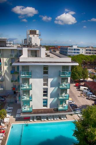 an aerial view of a hotel with a swimming pool at Hotel Katja in Bibione