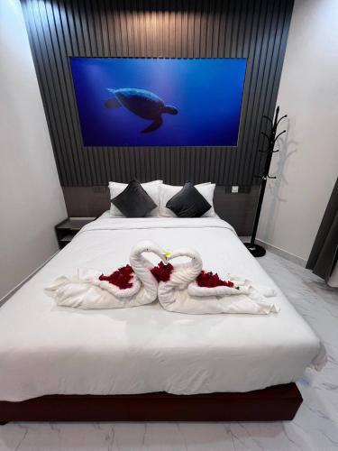 two swans made to look like swans on a bed at Fiya Inn in Maalhos